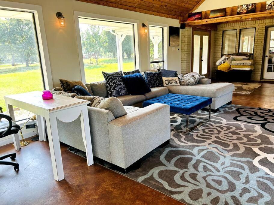 Beautiful Farmhouse W/ Pool On 6 Acres Ranch Aubrey Dış mekan fotoğraf