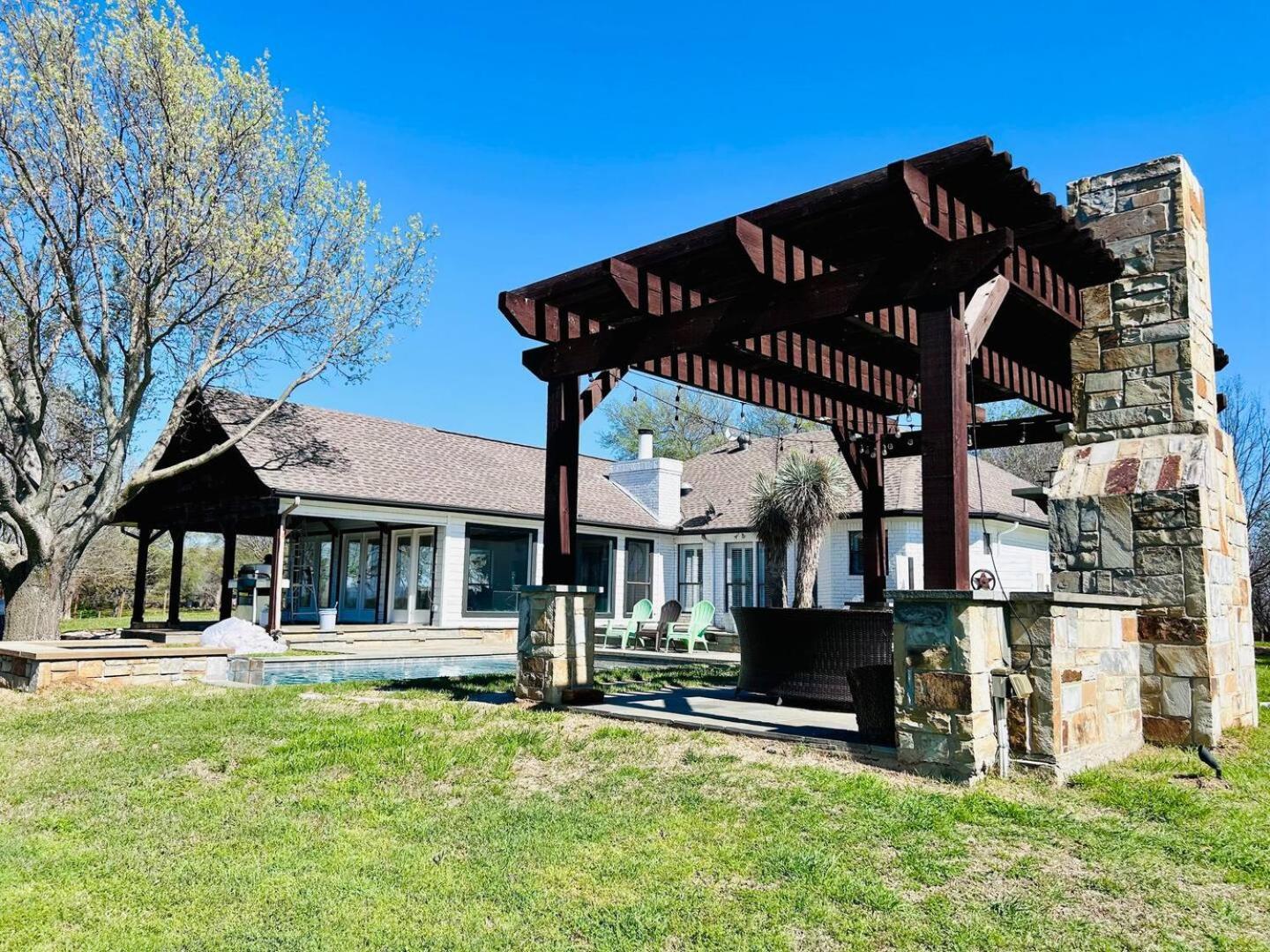 Beautiful Farmhouse W/ Pool On 6 Acres Ranch Aubrey Dış mekan fotoğraf